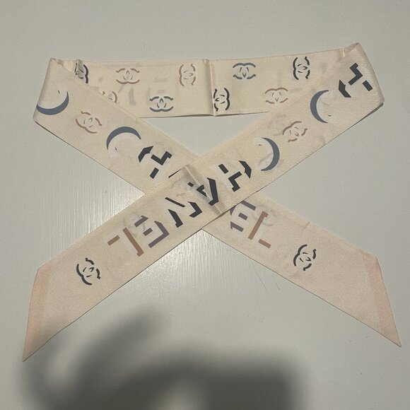 CHANEL Logo CC Silk Twill Slim Bandeau Scarf Stole Twilly - Cream White & Pastel - Picture 2 of 3